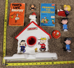 Vintage Peanuts Snoopy Lot Sno-cones machine figures 4 books Complete