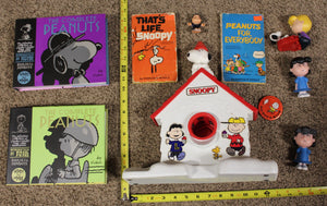 Vintage Peanuts Snoopy Lot Sno-cones machine figures 4 books Complete